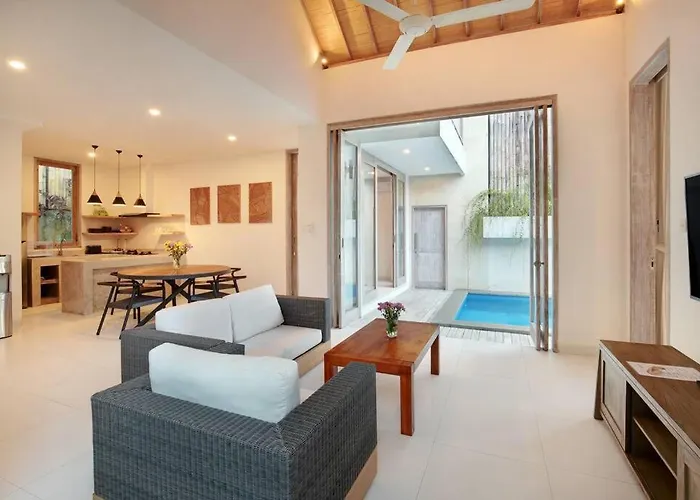 B, Near New 3 Bedroom With Pool. Villa *