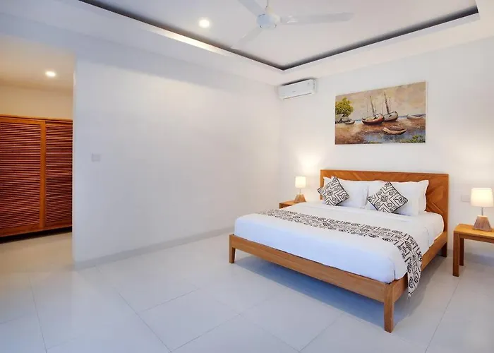 B, Near New 3 Bedroom With Pool.