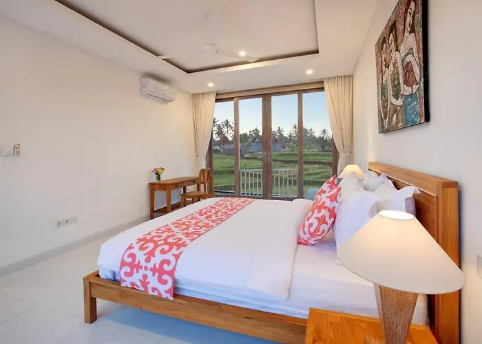 B, Near New 3 Bedroom With Pool. *
