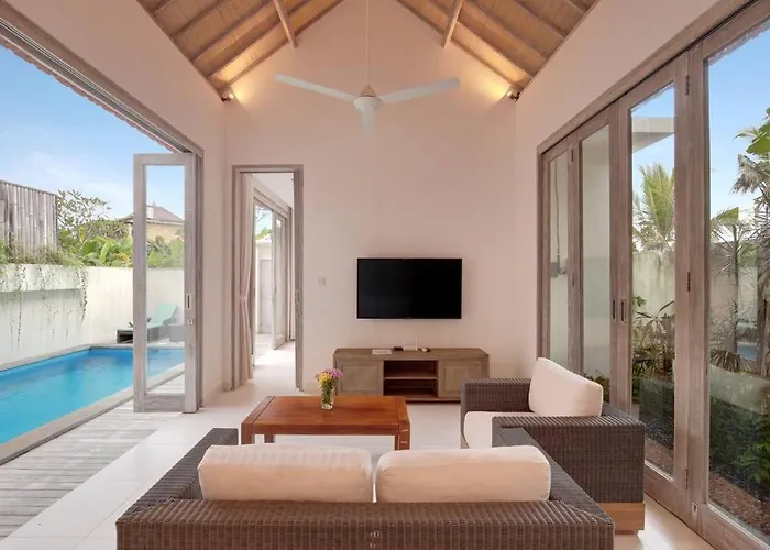 B, Near New 3 Bedroom With Pool.