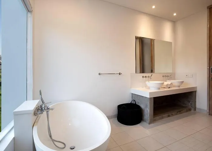 B, Near New 3 Bedroom With Pool. Villa