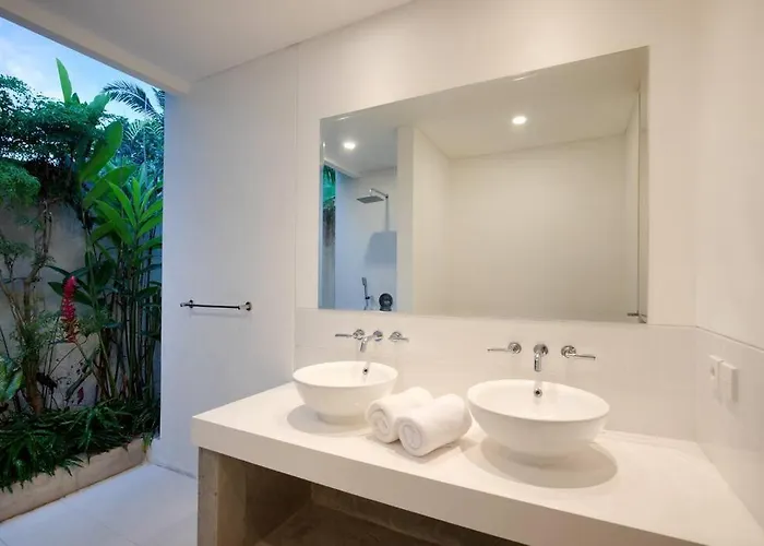 B, Near New 3 Bedroom With Pool. Ubud