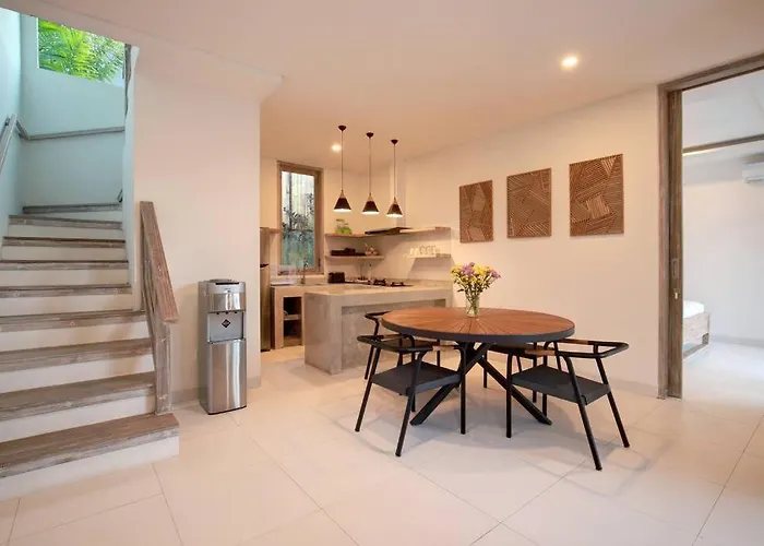 B, Near New 3 Bedroom With Pool. Villa