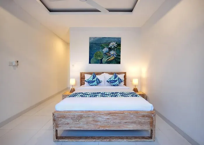 B, Near New 3 Bedroom With Pool. *