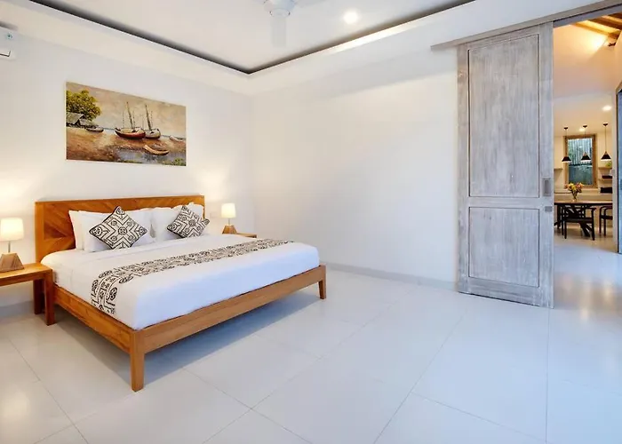 B, Near New 3 Bedroom With Pool. *